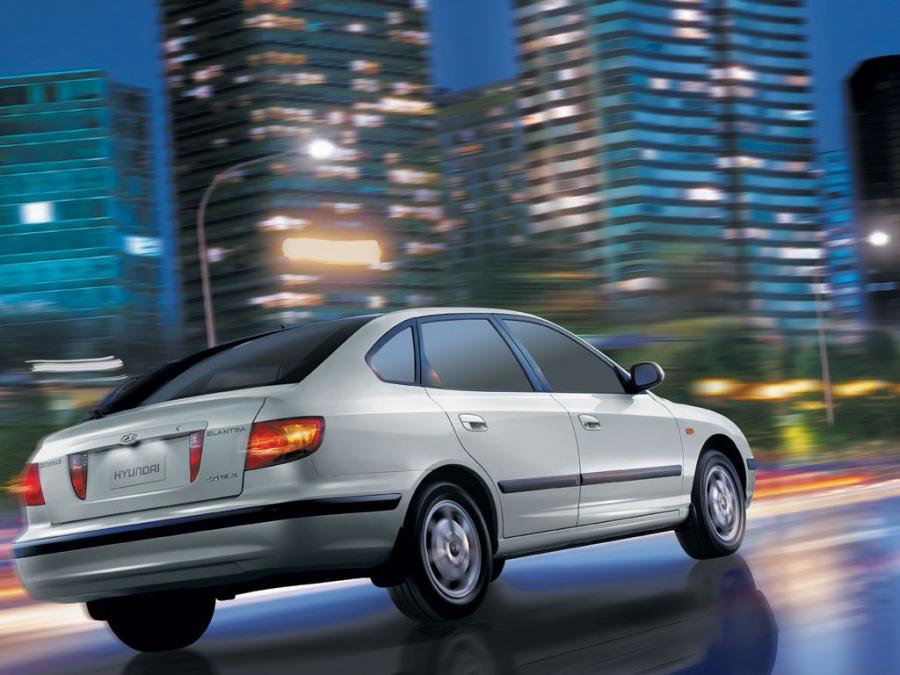  Hyundai Elantra Hatchback 2000 года  (фото 7 из 8)